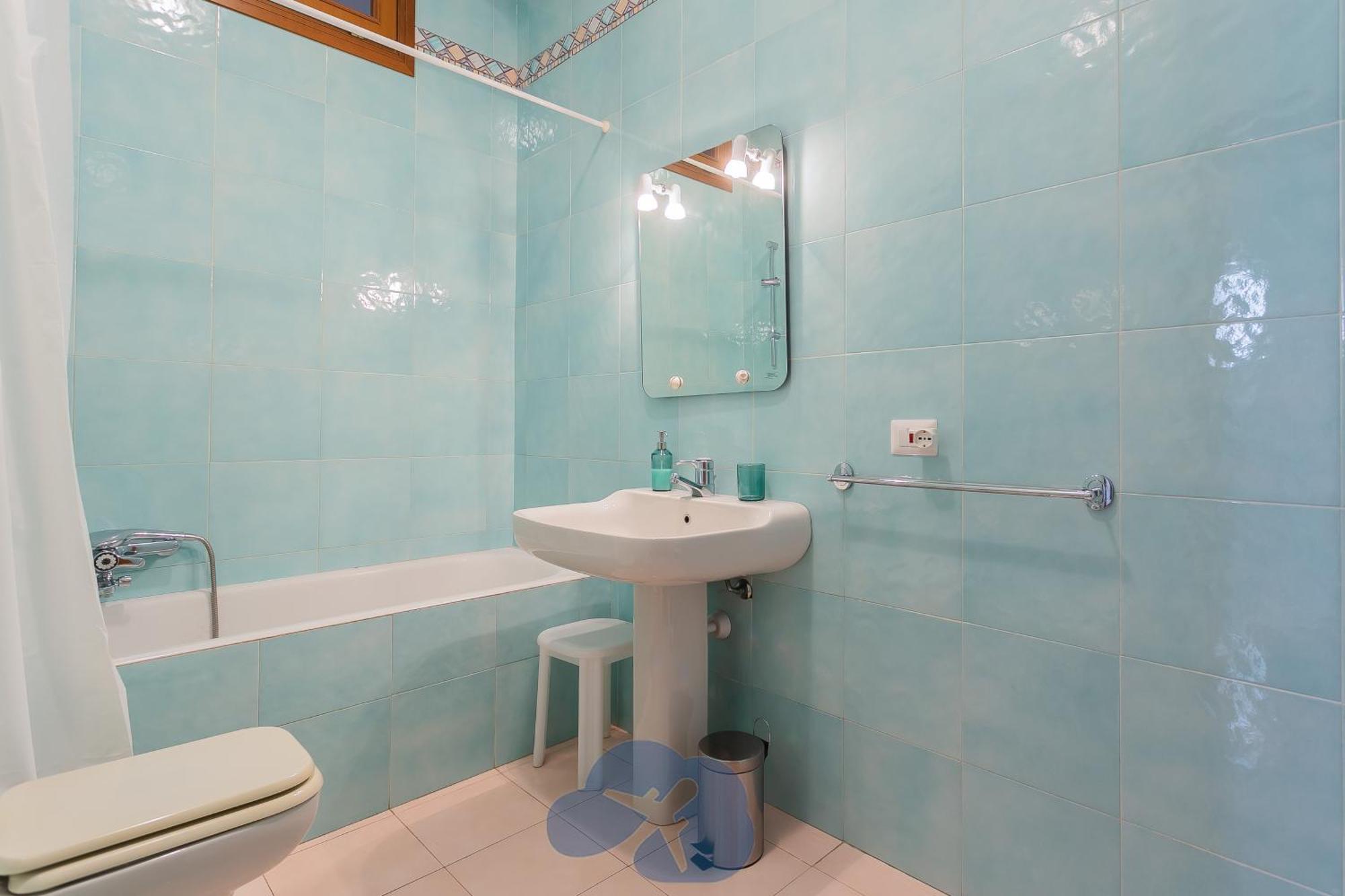 Airport House Apartment Бари Екстериор снимка